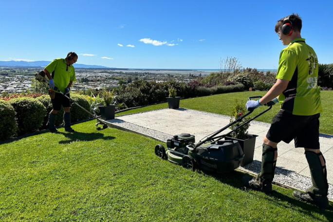Lawn and Garden Services Franchise for Sale West Auckland 